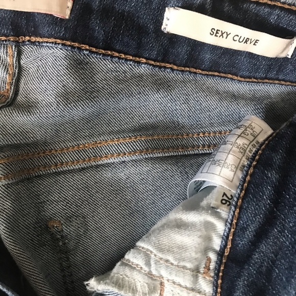 Guess mid rise sexy curve size 26 New condition, reduced priced to go!! - Picture 2 of 3